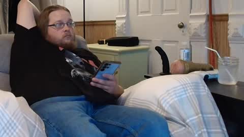 Snapshot of shifty885 chatting on April 28, 2:27 am shifty885 online show from April 28, 2:27 am