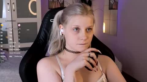 help me reach my first 25 thumbs up online show from November 28, 10:01 pm