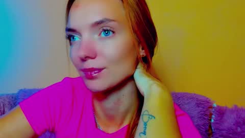 Snapshot of shinelikea_diamond chatting on October 7, 8:39 pm Alexis online show from October 7, 8:39 pm