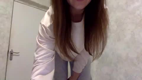Snapshot of shining_pearl chatting on October 6, 9:34 pm Jesica online show from October 6, 9:34 pm