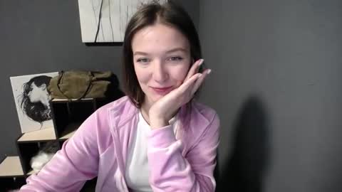 Snapshot of shining_pearl chatting on May 7, 7:47 am Jesica online show from May 7, 7:47 am