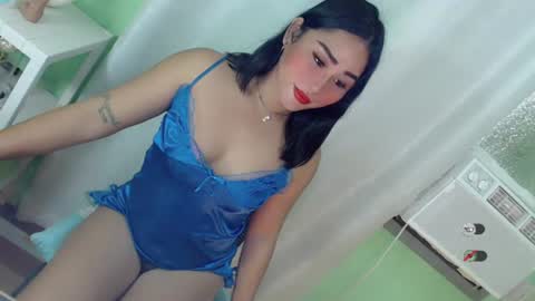 Snapshot of shiningkimmyrotme chatting on July 22, 4:59 am Hot Jessie online show from July 22, 4:59 am