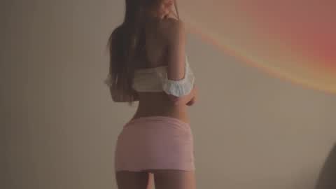 Snapshot of shiningstarrr chatting on December 25, 9:43 pm Nika online show from December 25, 9:43 pm