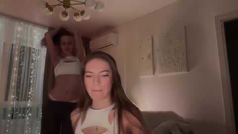 Snapshot of shiningstarrr chatting on December 27, 5:37 pm Nika online show from December 27, 5:37 pm