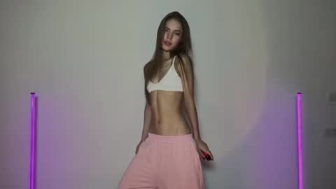 Snapshot of shiningstarrr chatting on December 28, 3:37 am Nika online show from December 28, 3:37 am