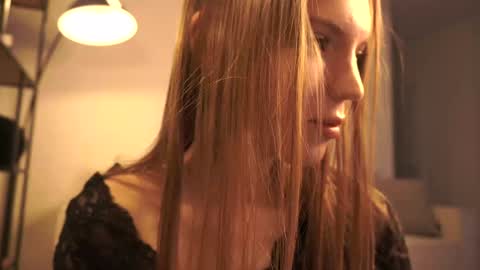 Snapshot of shiningstarrr chatting on January 6, 5:06 pm Nika online show from January 6, 5:06 pm