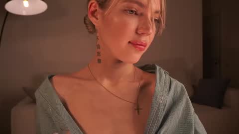 Snapshot of shiningstarrr chatting on January 23, 12:04 am Nika online show from January 23, 12:04 am