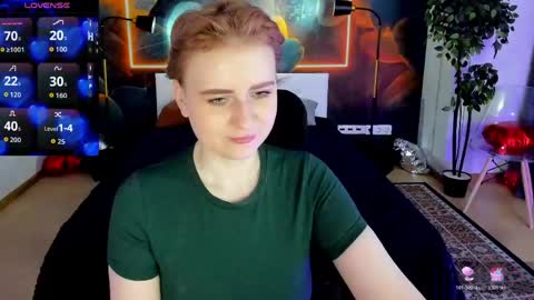Snapshot of shiny_lisss chatting on May 19, 1:56 am Lisa online show from May 19, 1:56 am