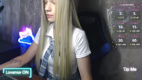 Snapshot of shiny_victoria chatting on July 25, 7:39 am Victoria online show from July 25, 7:39 am