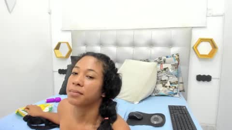 Snapshot of shira_sexylove chatting on January 5, 2:38 am shira_sexylove online show from January 5, 2:38 am