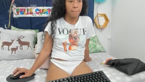 Snapshot of shira_sexylove chatting on January 27, 6:09 am shira_sexylove online show from January 27, 6:09 am