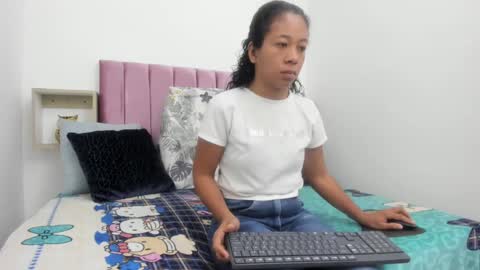 Snapshot of shira_sexylove chatting on February 6, 10:59 am shira_sexylove online show from February 6, 10:59 am