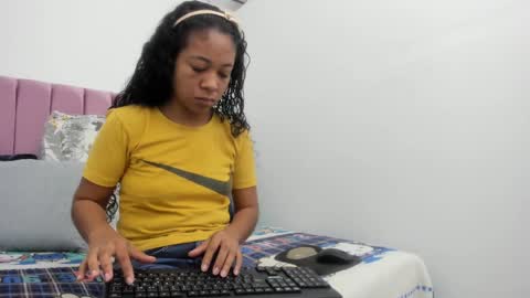 Snapshot of shira_sexylove chatting on February 12, 12:12 pm shira_sexylove online show from February 12, 12:12 pm