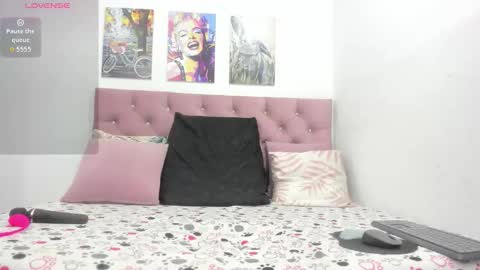 Snapshot of shira_sexylove chatting on October 3, 12:07 am shira_sexylove online show from October 3, 12:07 am