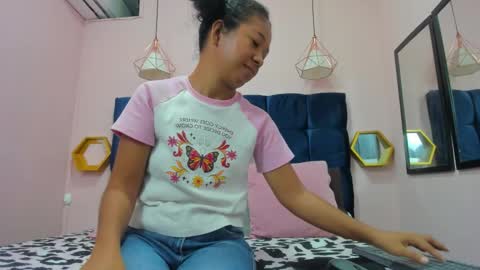 Snapshot of shira_sexylove chatting on November 30, 11:42 pm shira_sexylove online show from November 30, 11:42 pm