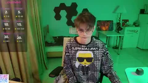 shiromy_ online show from April 30, 11:09 pm