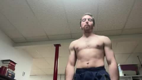 shirtlesshunk15 online show from April 21, 2:51 am