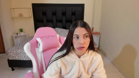 Snapshot of shkendall chatting on December 27, 7:24 pm  kendal  online show from December 27, 7:24 pm