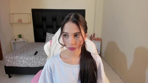 Snapshot of shkendall chatting on December 28, 2:21 pm  kendal  online show from December 28, 2:21 pm