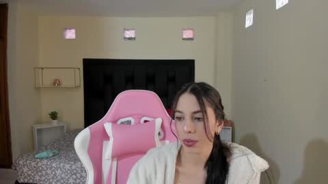 Snapshot of shkendall chatting on January 2, 12:57 pm  kendal  online show from January 2, 12:57 pm