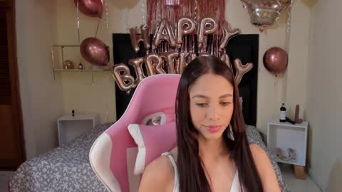 Snapshot of shkendall chatting on February 7, 1:43 pm  kendal  online show from February 7, 1:43 pm