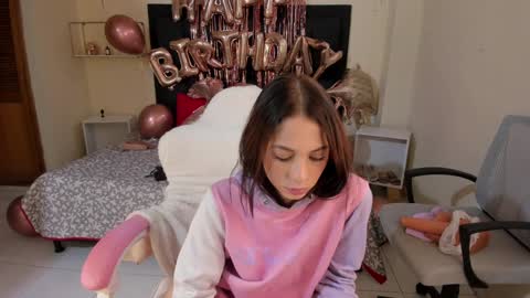 Snapshot of shkendall chatting on February 8, 7:49 pm  kendal  online show from February 8, 7:49 pm