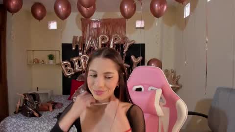 Snapshot of shkendall chatting on February 10, 1:33 pm  kendal  online show from February 10, 1:33 pm