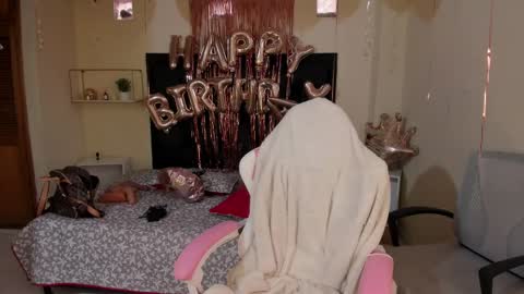 Snapshot of shkendall chatting on February 10, 4:36 pm  kendal  online show from February 10, 4:36 pm