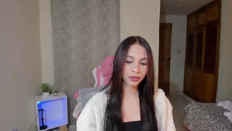 Snapshot of shkendall chatting on February 14, 1:40 pm  kendal  online show from February 14, 1:40 pm