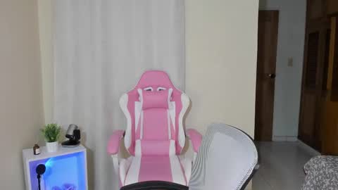 Snapshot of shkendall chatting on February 17, 8:47 pm  kendal  online show from February 17, 8:47 pm