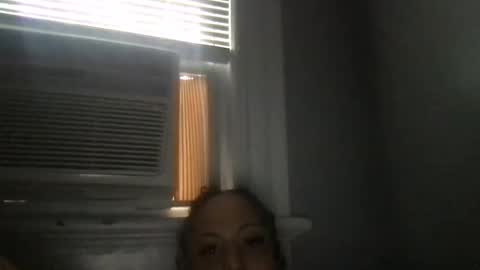 Snapshot of shockingtitz chatting on May 6, 9:31 pm spanish princess online show from May 6, 9:31 pm
