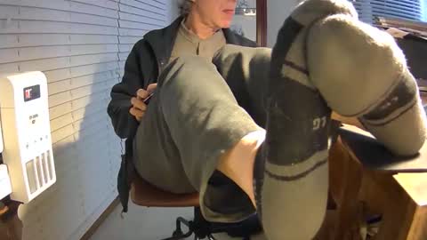 Snapshot of shootme69 chatting on December 13, 3:38 am nikolas send dm for an appointment online show from December 13, 3:38 am