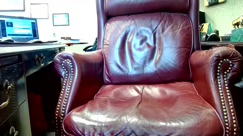 Snapshot of shootme69 chatting on February 25, 4:21 pm nikolas send dm for an appointment online show from February 25, 4:21 pm