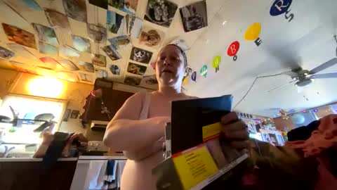 shorty920505 online show from April 20, 11:28 pm