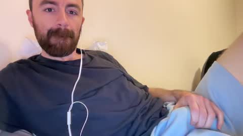 Snapshot of show_jizzness chatting on December 4, 6:39 pm show_jizzness online show from December 4, 6:39 pm