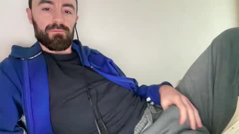 Snapshot of show_jizzness chatting on December 21, 11:01 am show_jizzness online show from December 21, 11:01 am