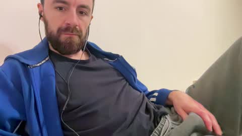 Snapshot of show_jizzness chatting on December 21, 10:19 pm show_jizzness online show from December 21, 10:19 pm