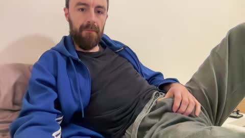 Snapshot of show_jizzness chatting on December 27, 8:18 pm show_jizzness online show from December 27, 8:18 pm