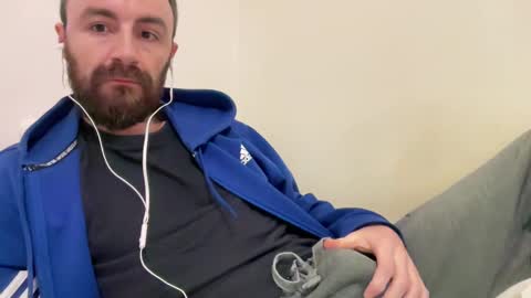 Snapshot of show_jizzness chatting on February 2, 9:02 pm show_jizzness online show from February 2, 9:02 pm