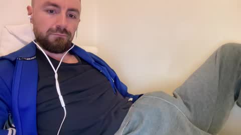 Snapshot of show_jizzness chatting on February 4, 7:33 pm show_jizzness online show from February 4, 7:33 pm