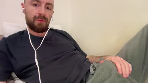 Snapshot of show_jizzness chatting on February 8, 9:25 pm show_jizzness online show from February 8, 9:25 pm