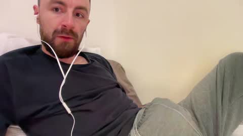 Snapshot of show_jizzness chatting on February 10, 10:51 pm show_jizzness online show from February 10, 10:51 pm