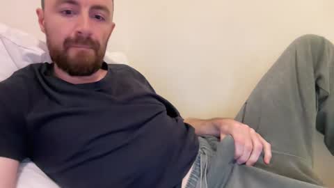 Snapshot of show_jizzness chatting on February 14, 6:29 pm show_jizzness online show from February 14, 6:29 pm