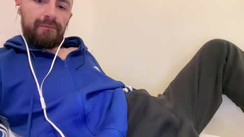 Snapshot of show_jizzness chatting on February 18, 6:04 pm show_jizzness online show from February 18, 6:04 pm