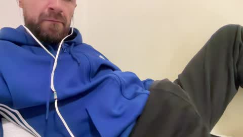 Snapshot of show_jizzness chatting on February 25, 8:51 pm show_jizzness online show from February 25, 8:51 pm