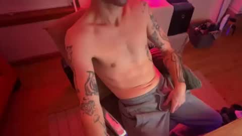 Snapshot of showdowntowne chatting on October 17, 8:17 am RuffClub online show from October 17, 8:17 am