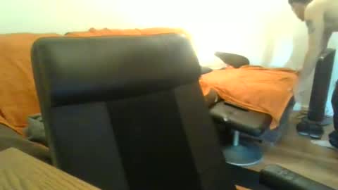 showherenow online show from December 21, 7:48 am