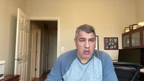 Chicago Guy online show from December 2, 8:22 pm