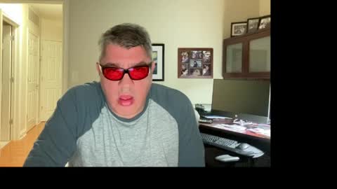 Snapshot of showmet chatting on March 22, 4:05 am Chicago Guy online show from March 22, 4:05 am