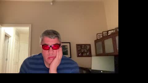 Snapshot of showmet chatting on March 29, 4:45 am Chicago Guy online show from March 29, 4:45 am